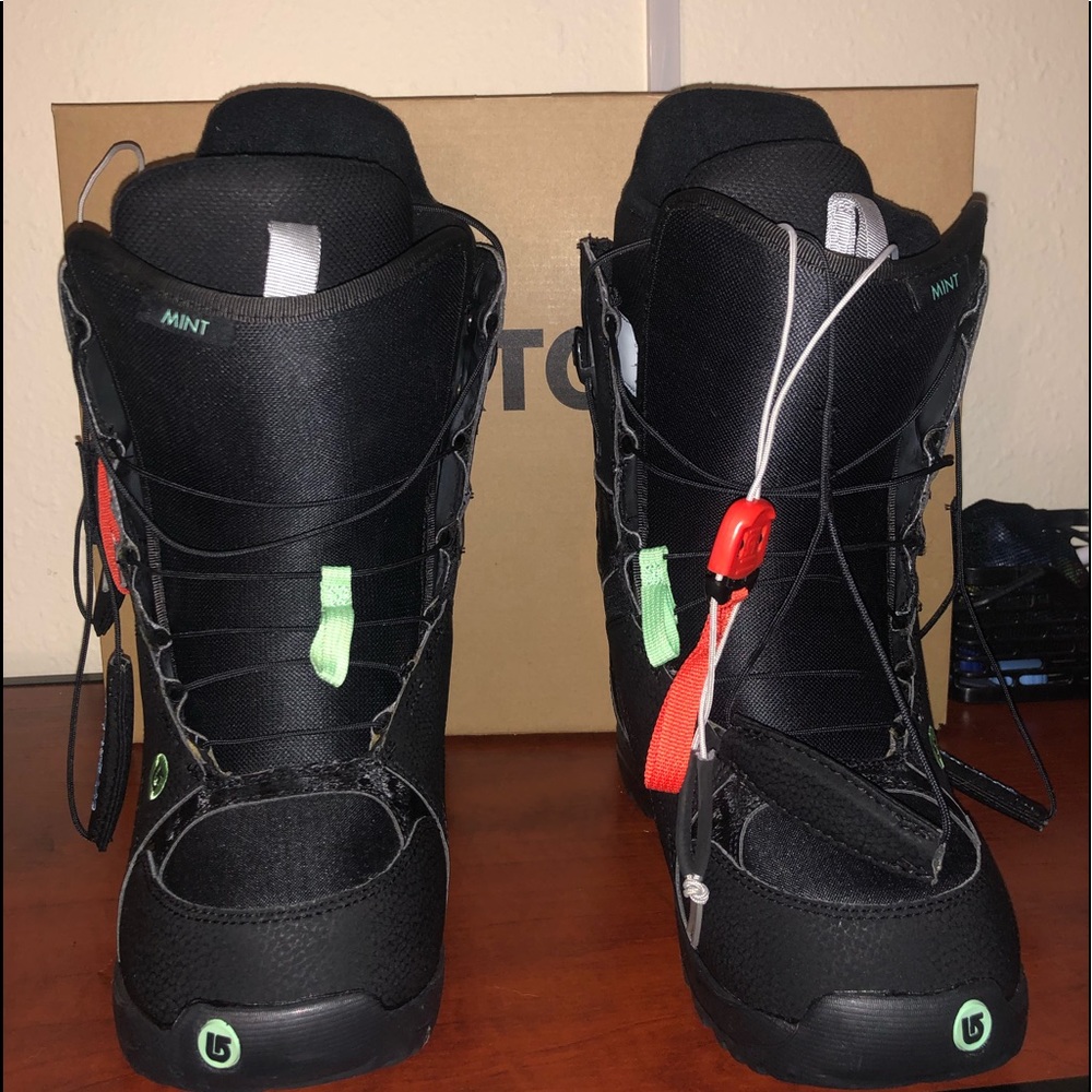 Women's Burton MINT Snowboard Boot Black Size 8